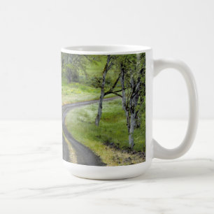 Caneca De Café Estrada rural através de árvores, Oregon