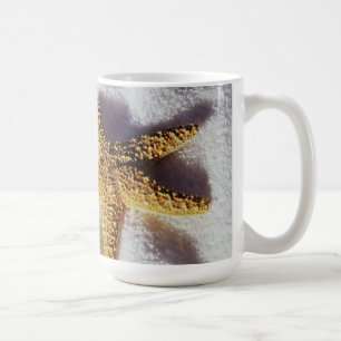 Caneca De Café Estrela do mar em uma toalha