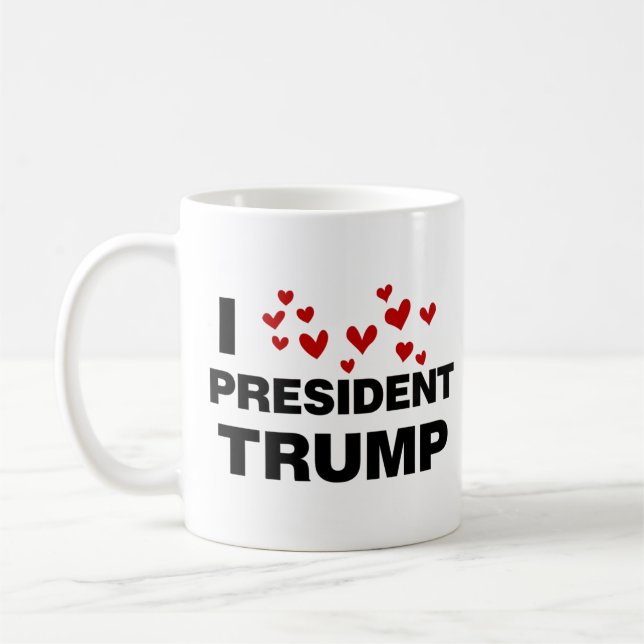 Caneca De Café Eu Amo O Presidente Trump Hearts (Esquerda)