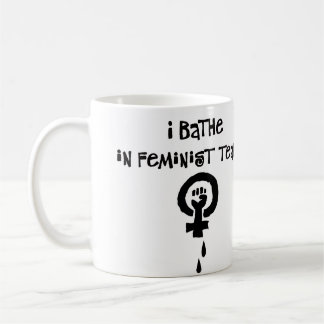 Caneca De Café Eu banho-me em rasgos feministas