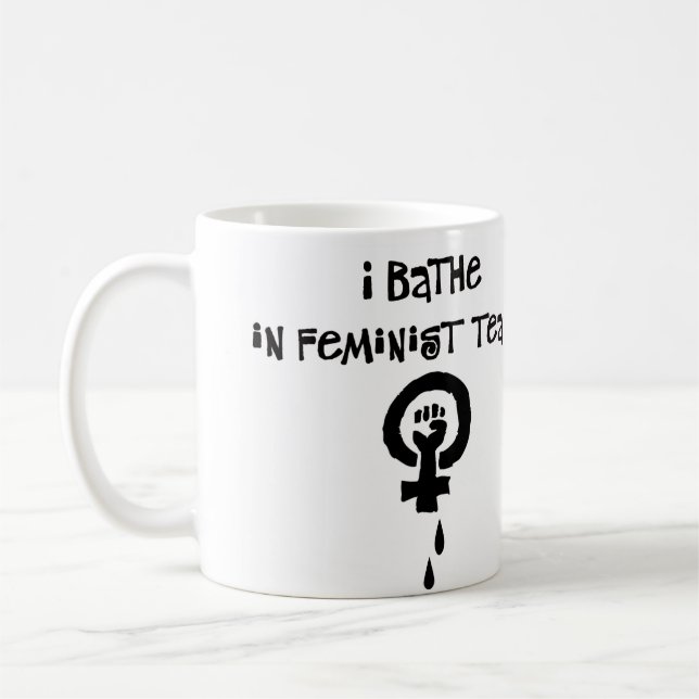 Caneca De Café Eu banho-me em rasgos feministas (Esquerda)