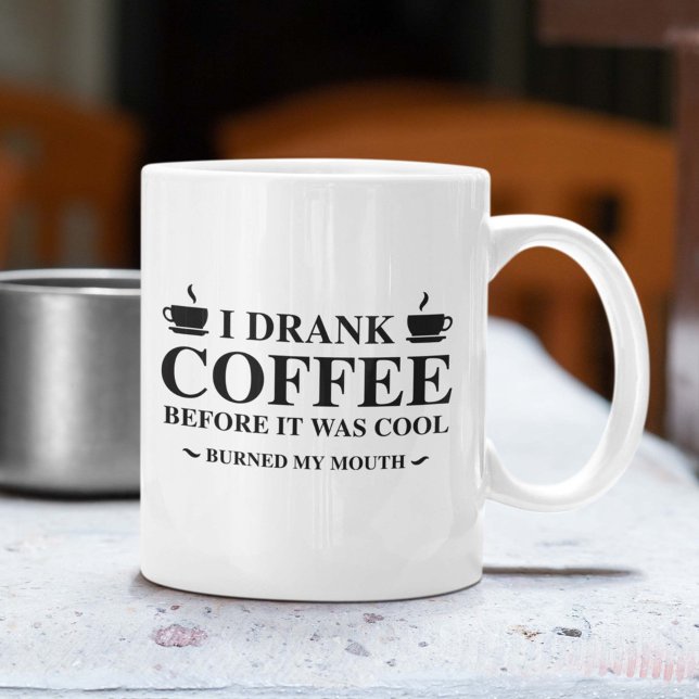 Caneca De Café Eu Bebi Café Antes De Ser Legal (I Drank Coffee Before It Was Cool. Burned My Mouth. Mug)