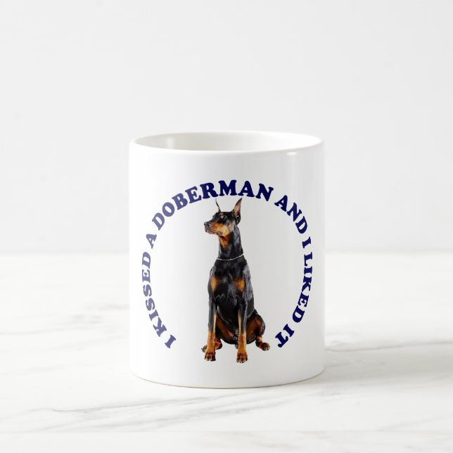 Caneca De Café Eu beijo um Dobermann (Centro)