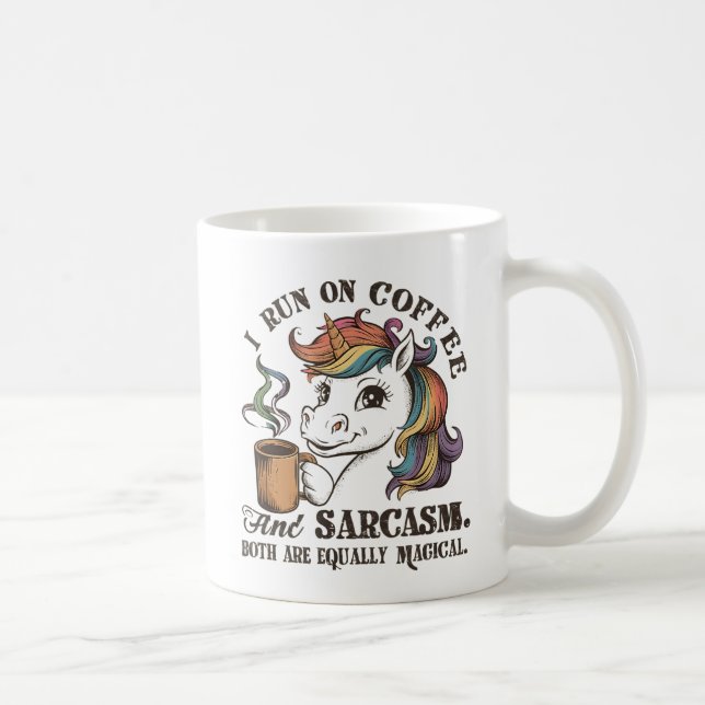 Caneca De Café Eu corro no café e no sarcasmo (Direita)