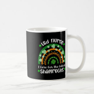 Caneca De Café Eu Cuido Dos Shamrocks Mais Fofos Enfermeira Do Di