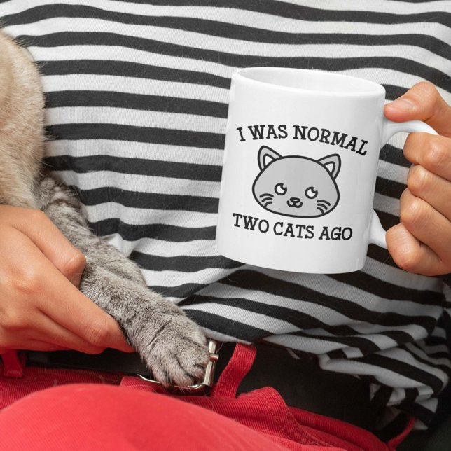 Caneca De Café Eu Era Normal Há Dois Gatos (Criador carregado)