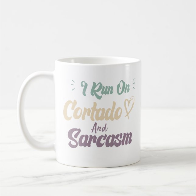 Caneca De Café Eu Funciono Com Cortado E Sarcasmo Citação Diverti (Esquerda)