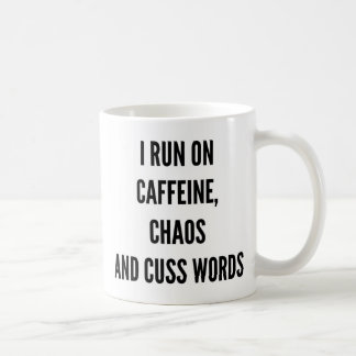 Caneca De Café Eu funciono no caos da cafeína e cuss Natal das