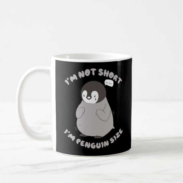 CANECA DE CAFÉ EU NÃO SOU CURTA, SOU PENGUINHO DE TAMANHO PEQUENO (Esquerda)
