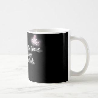 Caneca De Café Eu parto com as fadas mas mantêm-se trazer