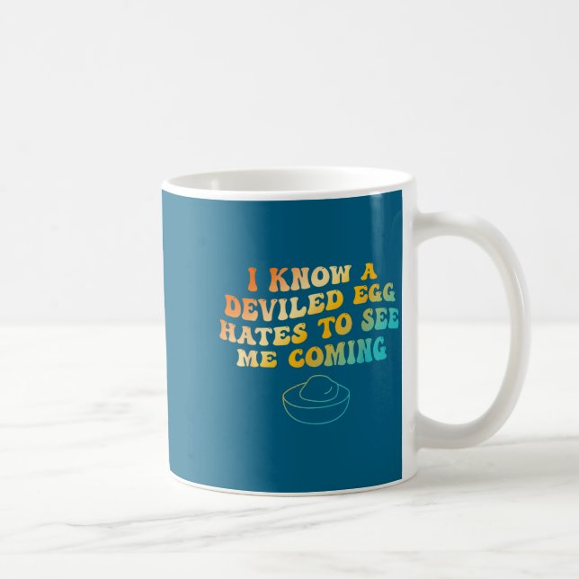 Caneca De Café Eu Sei Que Um Ovo Recheado Odeia Me Ver Chegando E (Direita)