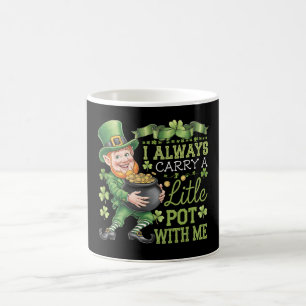 Caneca De Café Eu Sempre Levo Um Pequeno Pote Comigo Engraçado