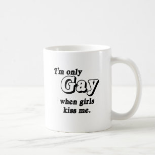 Caneca De Café Eu só sou gay quando garotas me beijam .png