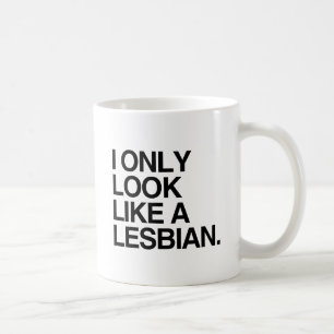 Caneca De Café EU SÓ TENHO CARA DE LÉSBICA -.png