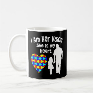 Caneca De Café Eu sou a voz dela. Ela é minha camisa do coração.