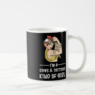 Caneca De Café Eu Sou Um Cachorro E Tatuagens Como Uma Proprietár