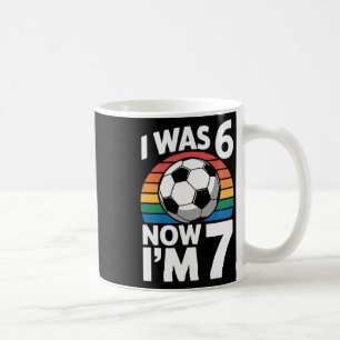 Caneca De Café Eu tinha 6 anos agora eu tenho 7 anos de futebol d