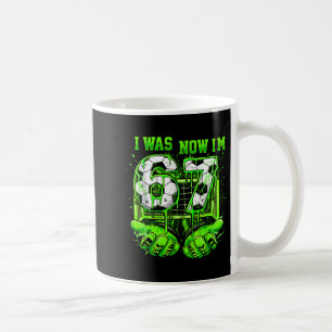 Caneca De Café Eu tinha 6 anos agora tenho 7 anos de futebol engr