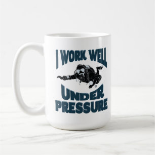 Caneca De Café Eu Trabalho Bem Sob Pressão - Engraçado Mergulho S