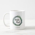 Caneca De Café Eucalyptus Berry Botânica Bridesmaid<br><div class="desc">O design botânico apresenta uma coroa verde-sage eucalipto entrelaçada com marinho de frutos de casca rija azul. Brides Maid está escrito no centro. Sua data de casamento abaixo. Também estão disponíveis para a noiva, para a madrinha de casamento, mãe da noiva, mãe do noivo e florista. Comprar um para cada...</div>