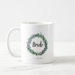 Caneca De Café Eucalyptus Berry Wreath Botanical Bride<br><div class="desc">O design botânico apresenta uma coroa de eucalipto entrelaçada com marinho azul-picada. A noiva está escrita no centro. Sua data de casamento abaixo. Também estão disponíveis para madrinhas, madrinhas de casamento, mãe da noiva, mãe do noivo e florista. Comprar um para cada membro do partido noivo. Perfeito para a foto...</div>