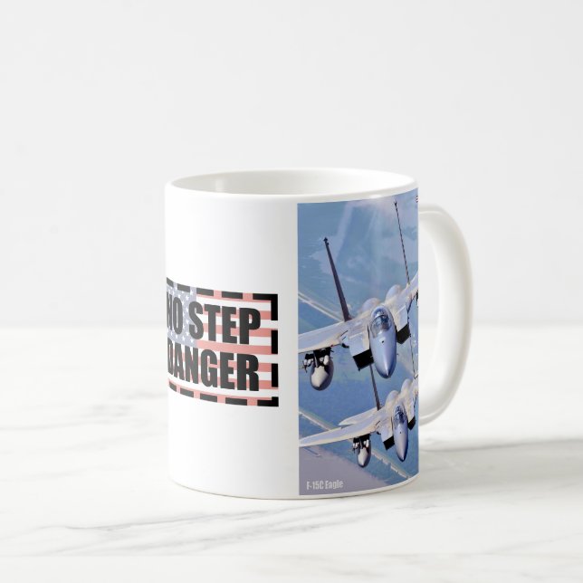 CANECA DE CAFÉ F-15C EAGLE - SEM PERIGO DE PASSO (Frente Esquerda)