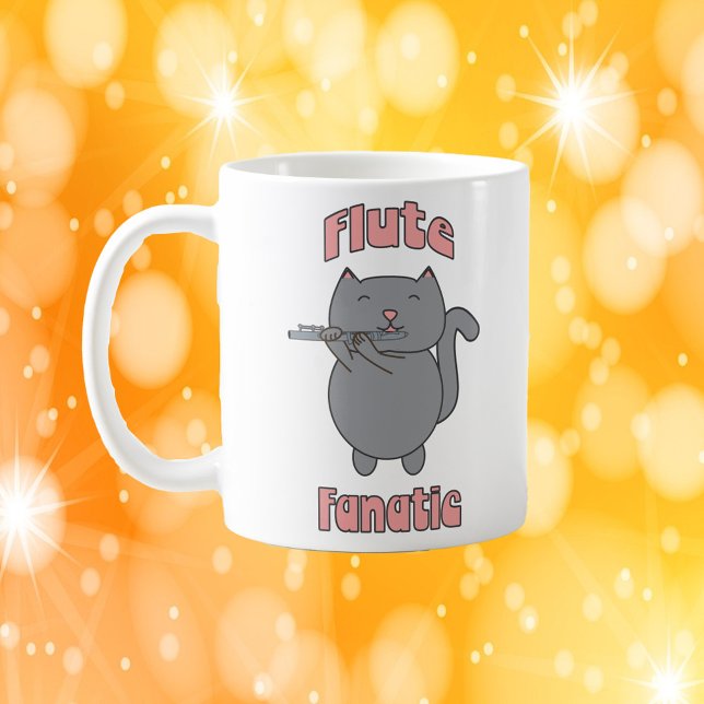 Caneca De Café Fã de Flauta Gato Cinza Rosa (A mug with a gray cat playing the flute and the words flute fanatic in pink)