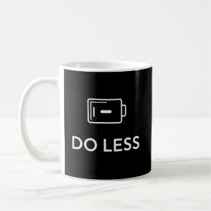 Caneca De Café FAÇA MENOS Citação Minimalista – Design de Estilo