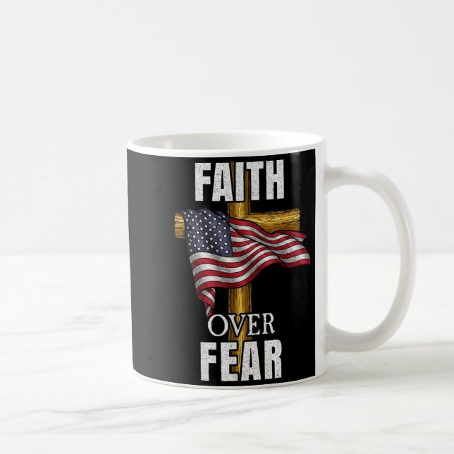 Caneca De Café Faith Over Fear Christian Cross American Flag Tee  (Direita)