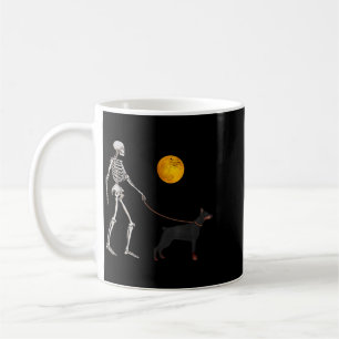 Caneca De Café Fantasias de Halloween do Cão Esqueleto Doberman