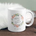 Caneca De Café Farinha do Meio-Verão Mãe da Noite<br><div class="desc">Um doce e elegante presente para a mãe do noivo,  a caneca apresenta uma coroa aquosa de peônias cor-de-rosa-pêssego e folhagem botânica com a "mãe do noivo" inscrita no dentro em escrita manuscrita. Personalize com sua data de casamento embaixo. Projetado para combinar com a nossa coleção floral de MidSummer.</div>