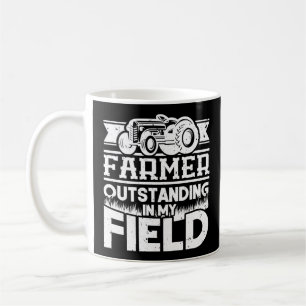 Caneca De Café Farmer Em Meu Trator De Campo