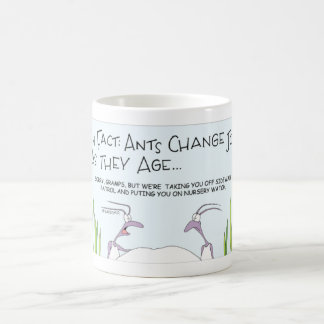 Caneca De Café Fato de divertimento da formiga sobre trabalhos