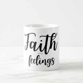Caneca de Café Fé Acima dos Sentimentos