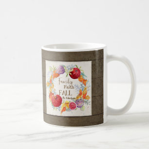 Caneca De Café Fé da Família Cair com Nome Wreath Watercolor de