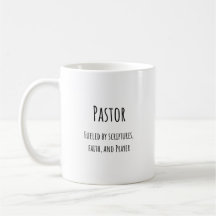 Caneca de café, fé e oração do pastor