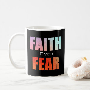 Caneca De Café Fé sobre o medo das cores próximas