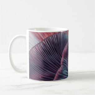 Caneca De Café Feche lindos cogumelos cor clara em 