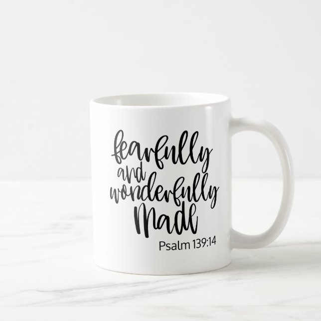 Caneca De Café Feito com Medo e Maravilha Versículo da Bíblia (Direita)