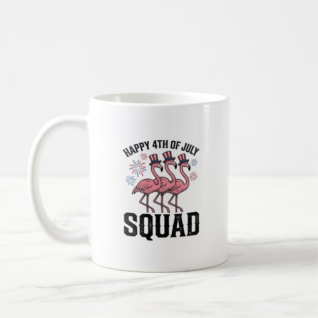 Caneca De Café Feliz 4 de Julho Flamingo Squad Vector Design_1 (Esquerda)