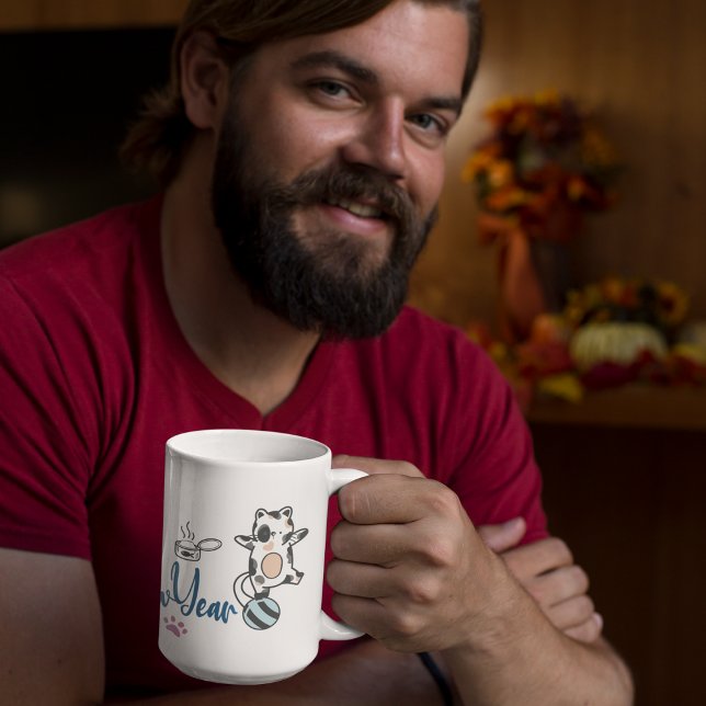 Caneca De Café Feliz ano novo Entre Os Gatinhos Num Fio (Happy New Year Between Kittens Balanced On A Yarn Coffee Mug)