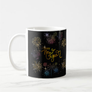 Caneca De Café feliz ano novo, fogos de artifício e fundo negro
