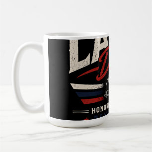 Caneca De Café Feliz Dia do Trabalhador Tipografia Vintage em Hom