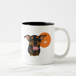Caneca de café feliz do cão do Pinscher diminuto