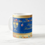 Caneca De Café Feliz Festa de Chanucá, bela decoração<br><div class="desc">Feliz Festa de Chanucá Belo Desperdício, Feriado Judeu, Café Mug. Antecedentes judaicos Holiday Hanukkah com símbolos tradicionais Chanukah - sonhos de madeira (rodando), rosquinhas, menorah de ouro, velas, estrela de David e padrão de papel de parede luminoso brilhante. Decoração de Eventos do Festival de Chanucá. Jerusalém, Israel. Página inicial >...</div>
