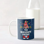 Caneca De Café Feliz Gnomo Personalizado<br><div class="desc">Personalize facilmente esta divertida design de férias de inverno com um gnomo de Natal,  que diz: O gnomo malvado. Faça seu próprio conjunto de correspondência exclusivo para a família!</div>
