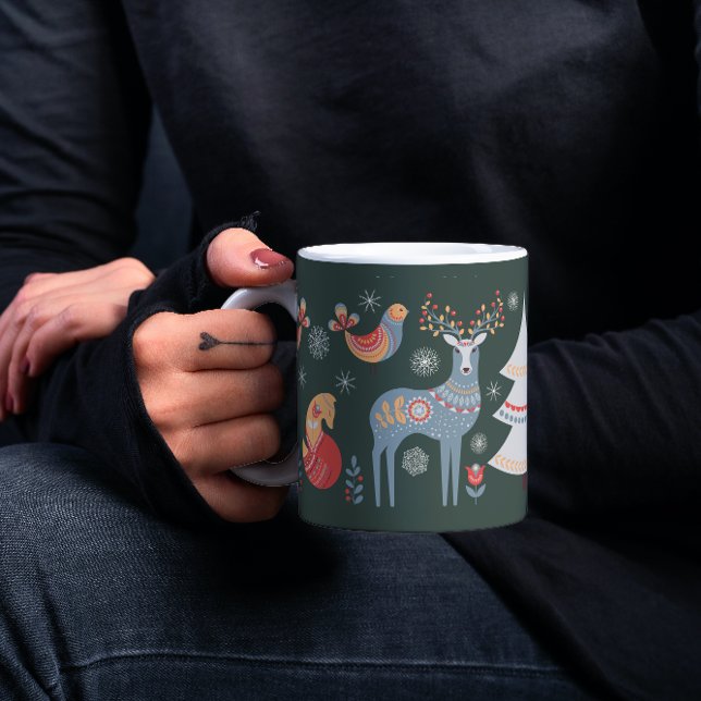 Caneca De Café Feriado de Natal de Reindeer Nórdico Verde (Criador carregado)