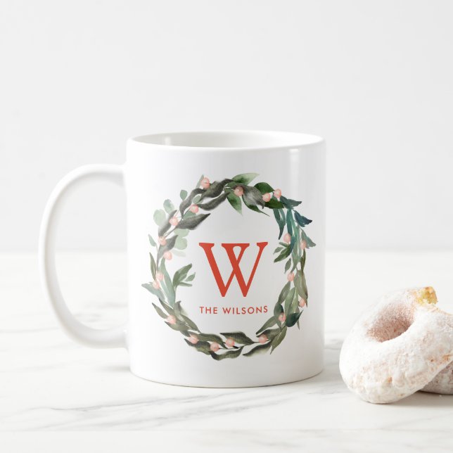 Caneca De Café Feriado de Natal do Monograma Greenery Wreath (Com Donut)