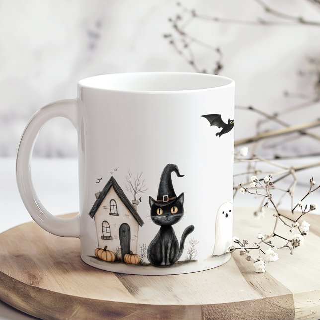 Caneca De Café Festa de Dia das Bruxas de Gatos Pretos (Cute Black Cats Halloween Party Coffee Mug on a boho kitchen table with tiny dry whit flowers)