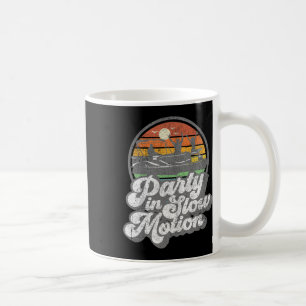 Caneca De Café Festa Em Câmera Lenta Retro Divertido Barco Pontão